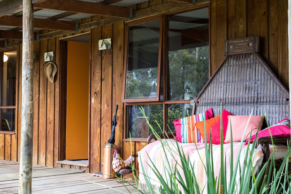 Rustic Country Lane Farmhouse in Lysterfield