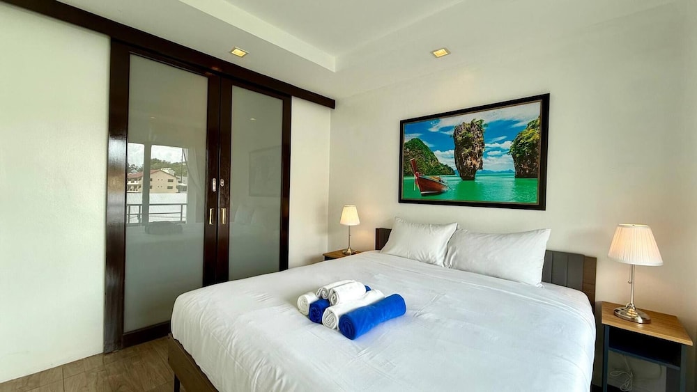 6-20 - 2 Bdr Condo With Balcony and Shared Pool