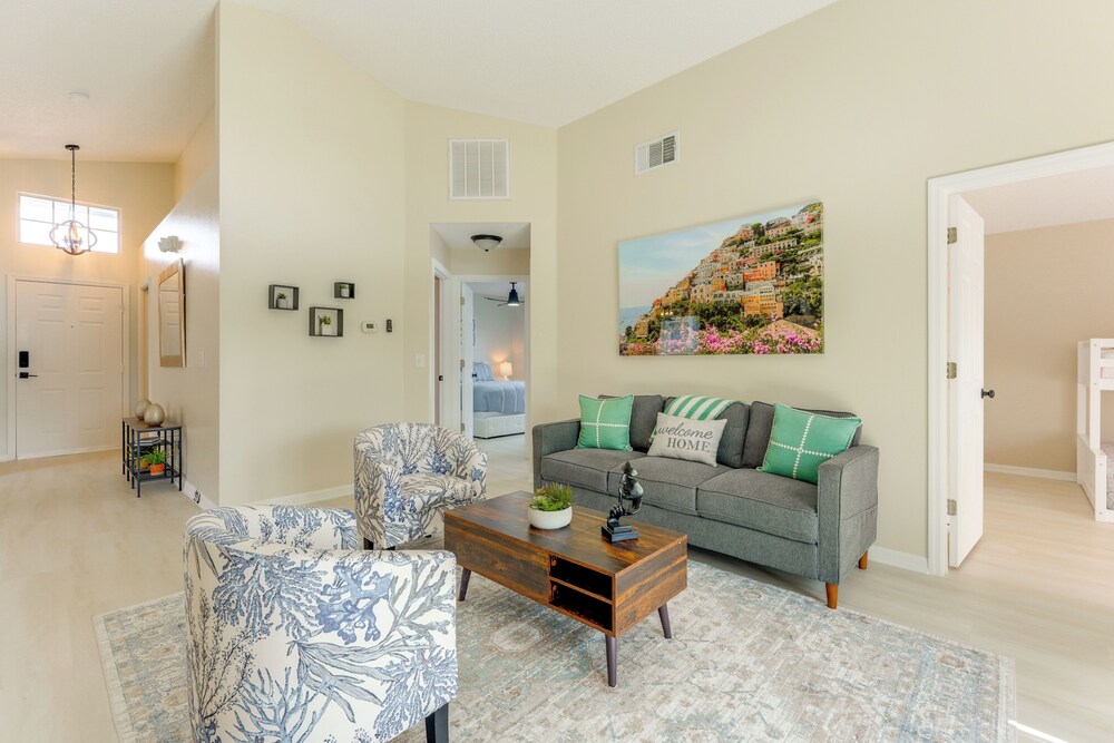 Sunny Skies & Disney Days: Davenport Home w/ Pool!