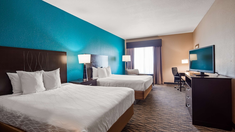 Best Western Plus Hiawatha Hotel