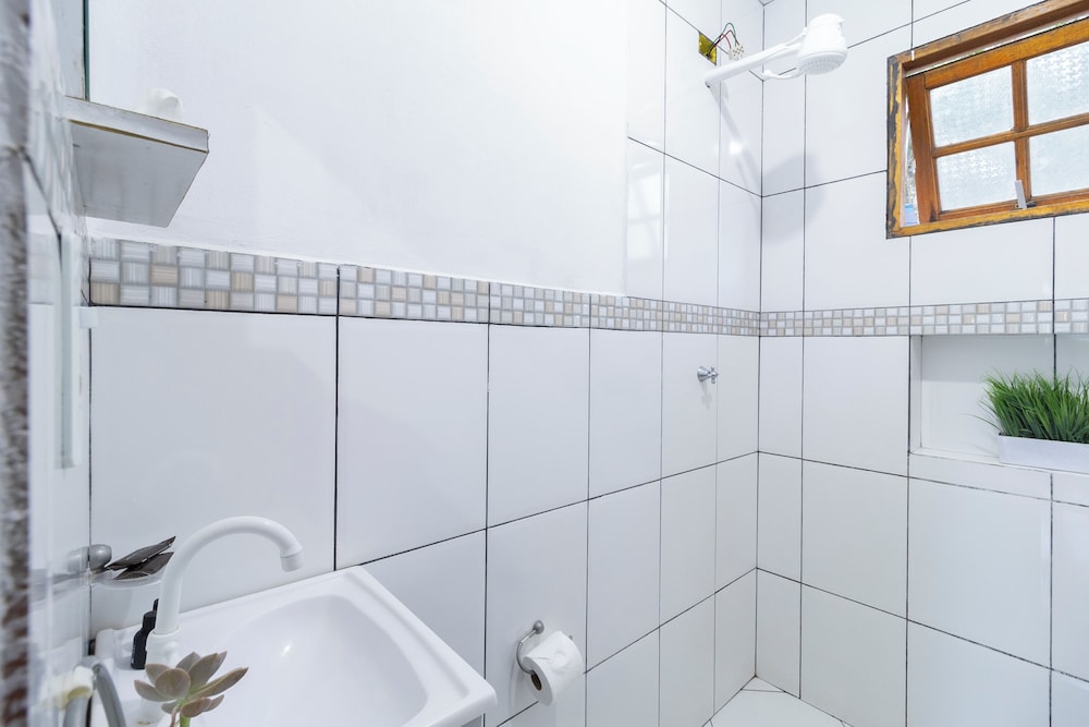 Sítio com 5 suítes e piscina