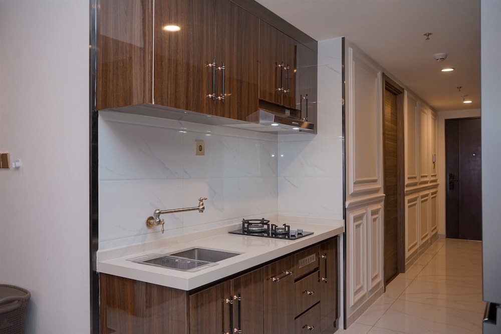 Warm Living 3BR at Sky House BSD Apartment