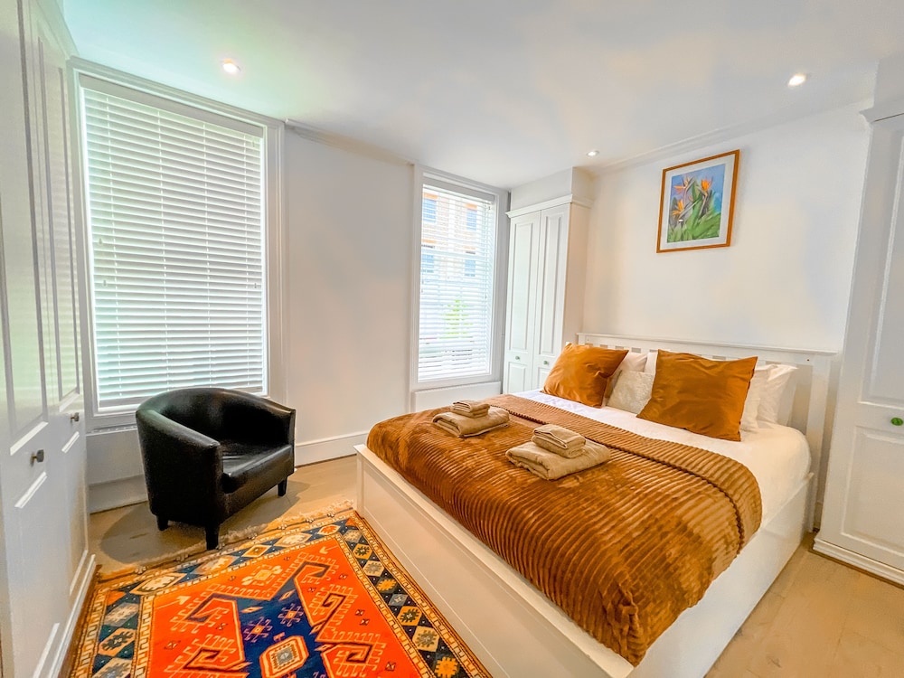 Beautiful & Historic Victoria 3brs Retreat With AC