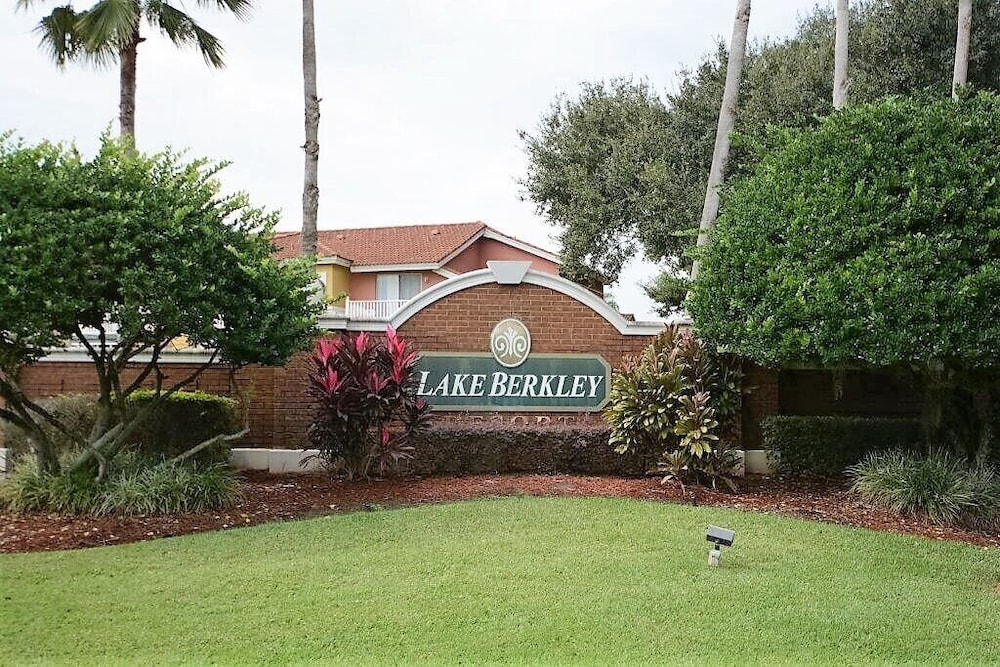 929 - Pool Home, Lake Berkley Resort - Image 4