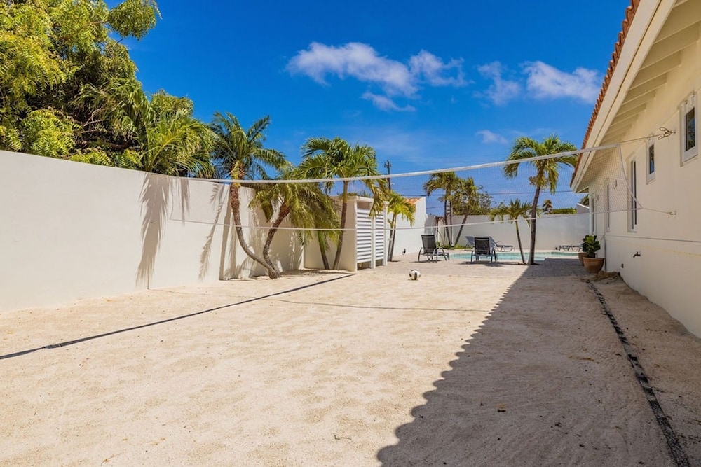 Colonial Modern Villa Sleep 14-pool Palapa Court
