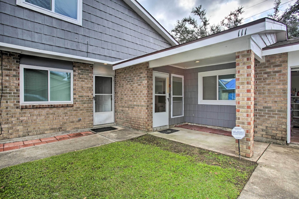 New! Laplace Townhome, 9 Mi to Lake Pontchartrain! view 4