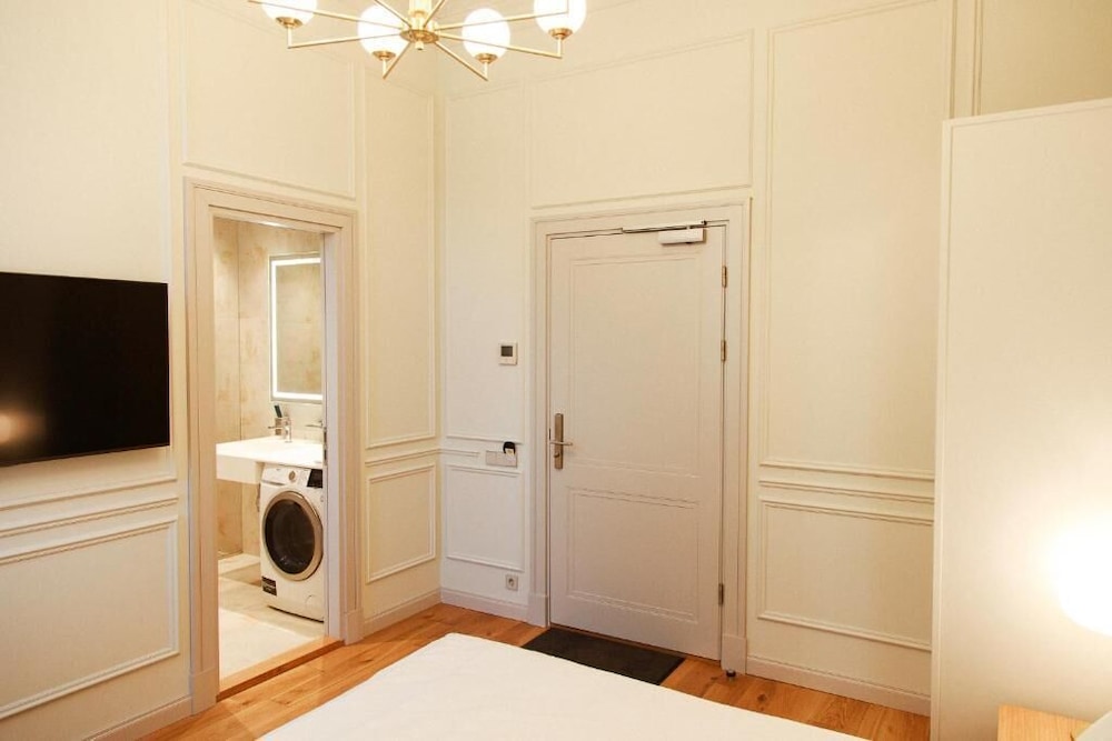 Roze Center Apartments