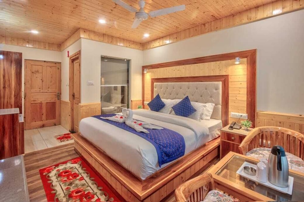 OnlyStay Surya Mall Road Manali