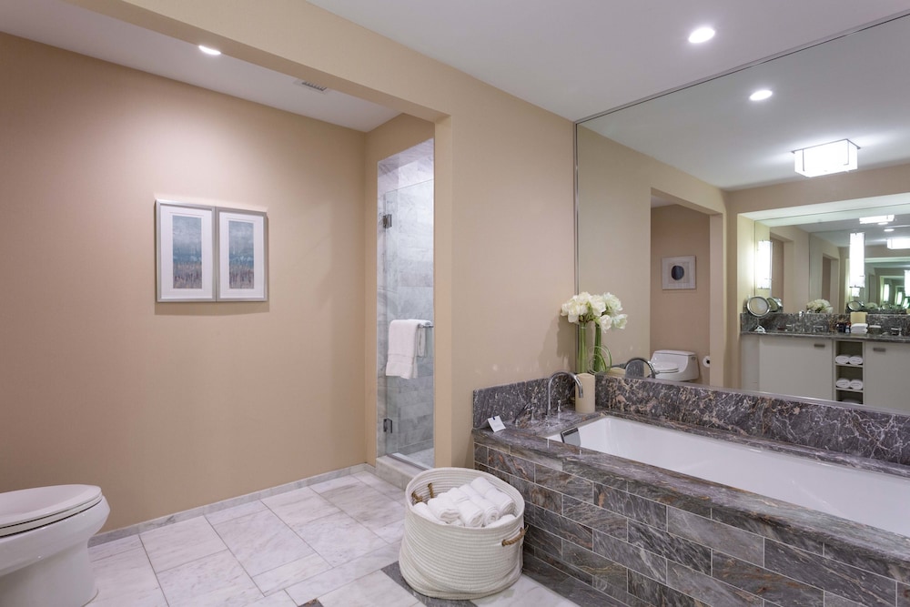 Luxury Condo on the Beach - Image 2