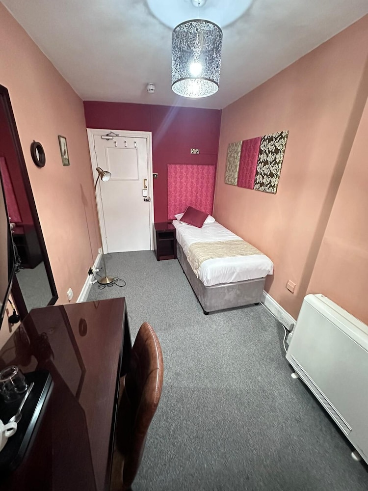 Acacia Hotel