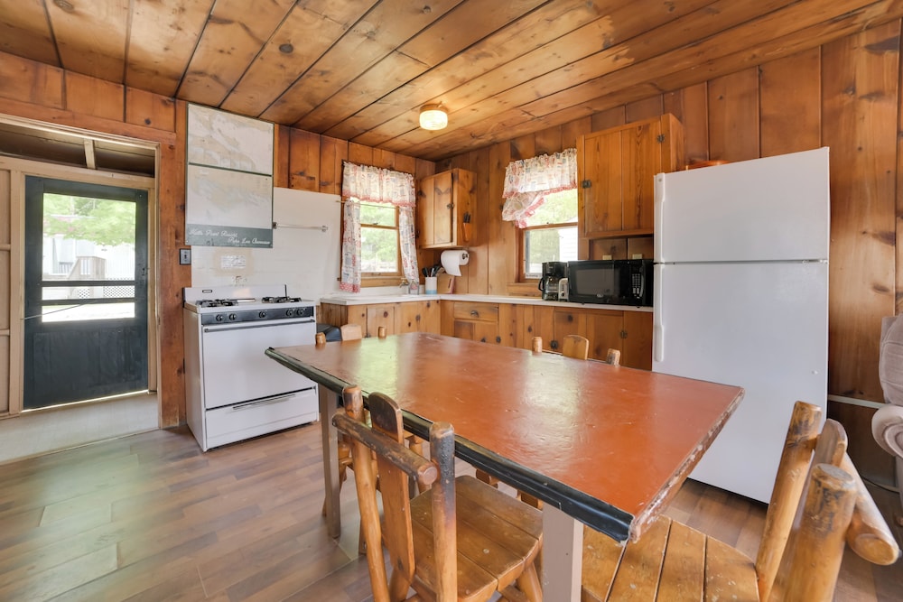 Cabin 8 on Lake Huron in Les Cheneaux Islands!