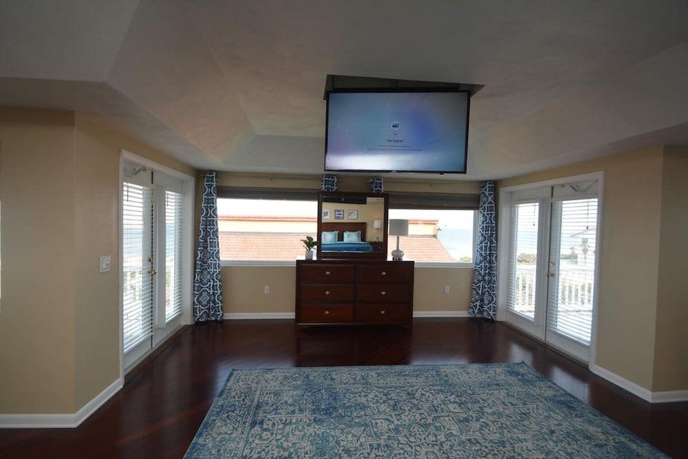 Just Beachy A Luxury Retreat Sleeps 12 3 Levels With Elevator- Perfect for 1-3 Families