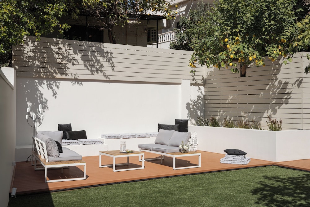 Athena's Lemon Grove Glyfada