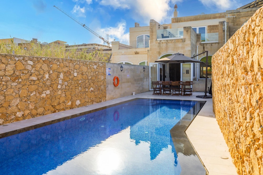 Solaris Gozitan Villa With Pool Gozo