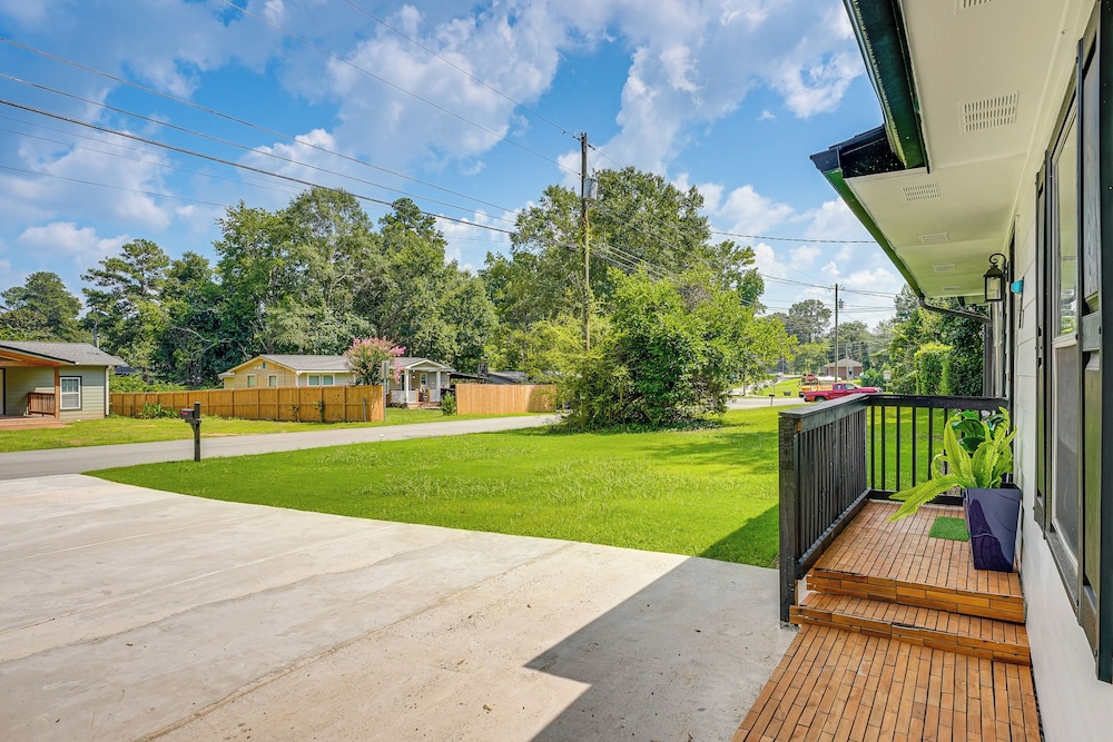 5 Mi to Town: Pet-friendly Retreat in Marietta!