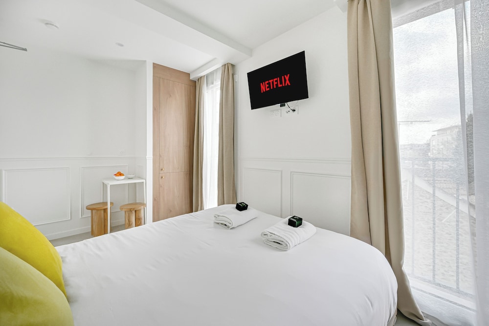 JIJI Suites