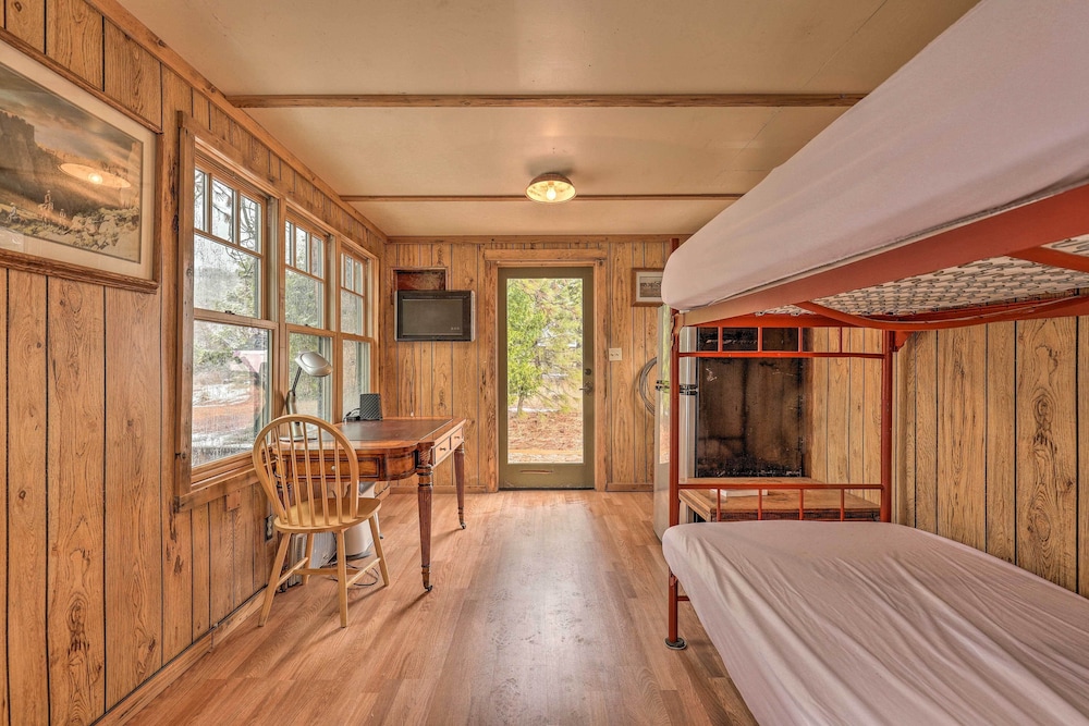 Three Rivers Vacations - Creekside Cabin 8 Mi to Kings Canyon National Park - Property Image 2