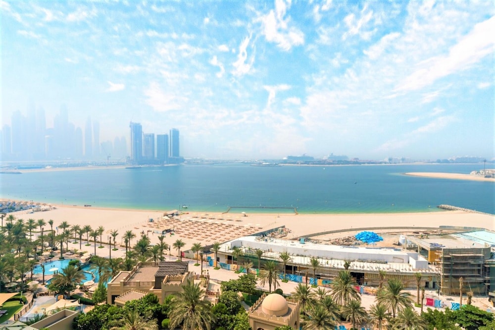 Seaview Penthouse with Private Gym & Outdoor Pool
