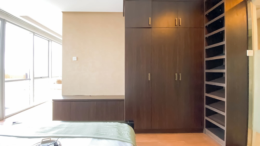 Elegant and Spacious Studio at Kemang Mansion Apartment