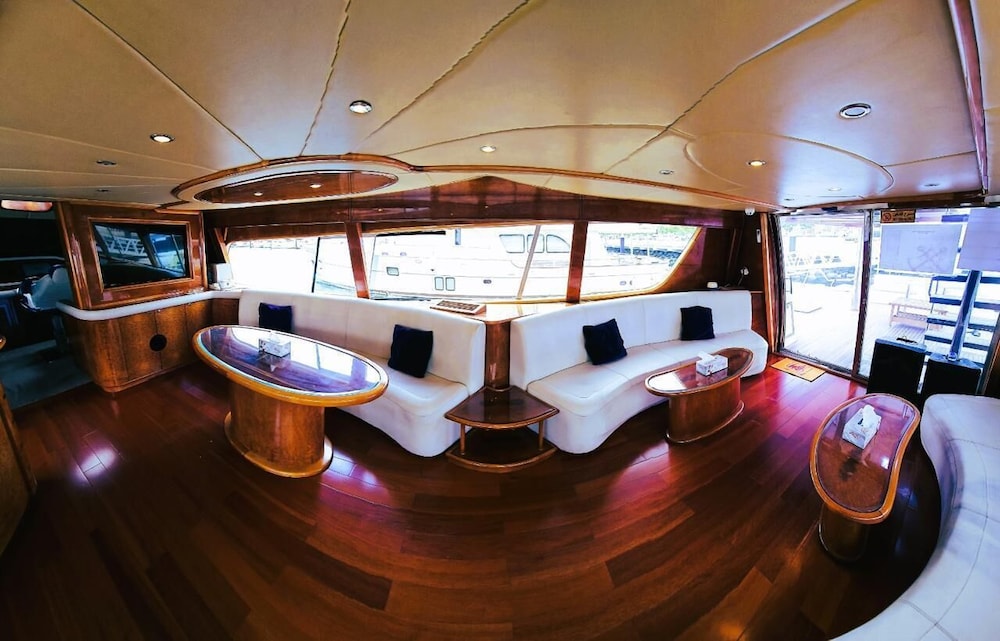 Riviera Leisure Yachts Dubai