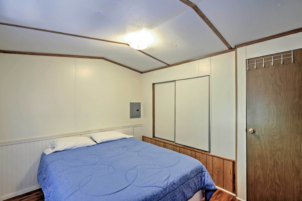 Charming Silver Springs Cabin w/ Forest Views! view 2