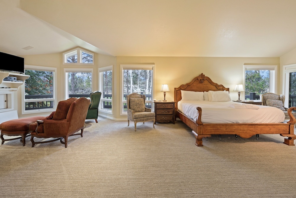Winners Circle 30 5 Bedroom Home