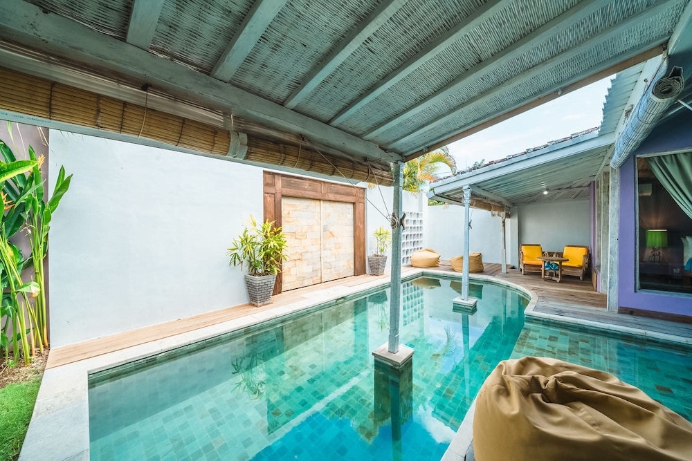 Villa West