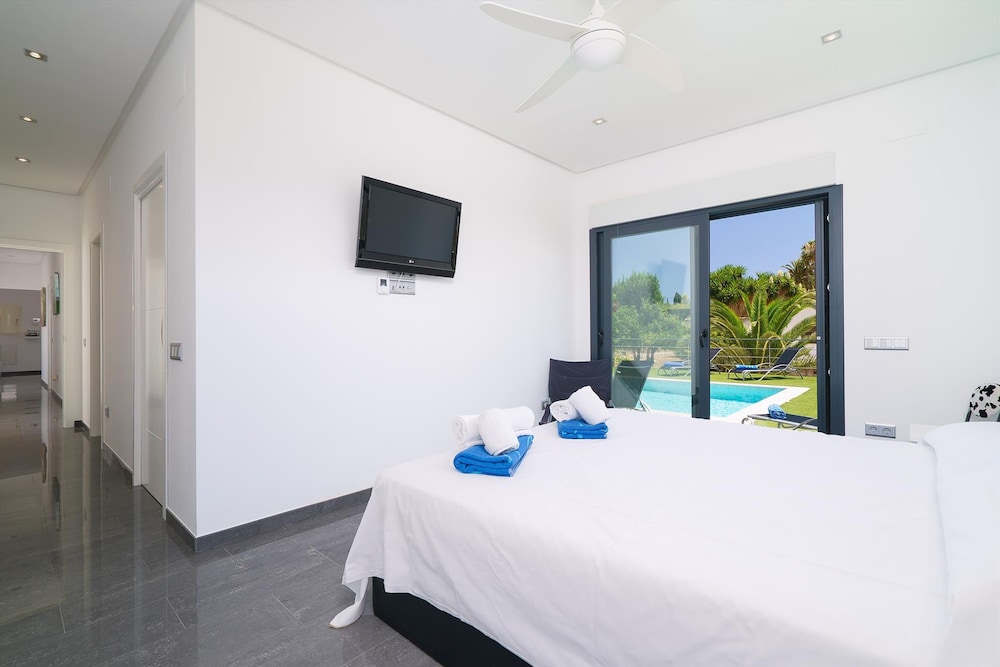 Villa Vera in Javea With 4 Bedrooms and 2 Bathrooms