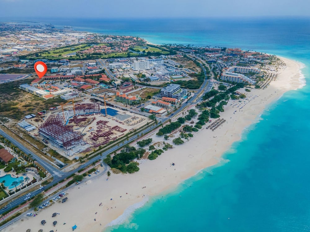 2BR 3min Walk 2 Eagle Beach Pool GYM Parking