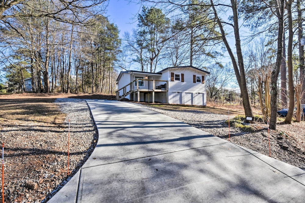 Private Yard + Fire Pit: Commerce Home! view 5