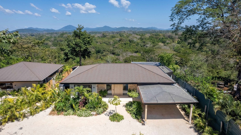 Chic 3BR Private Terrace Nature Views