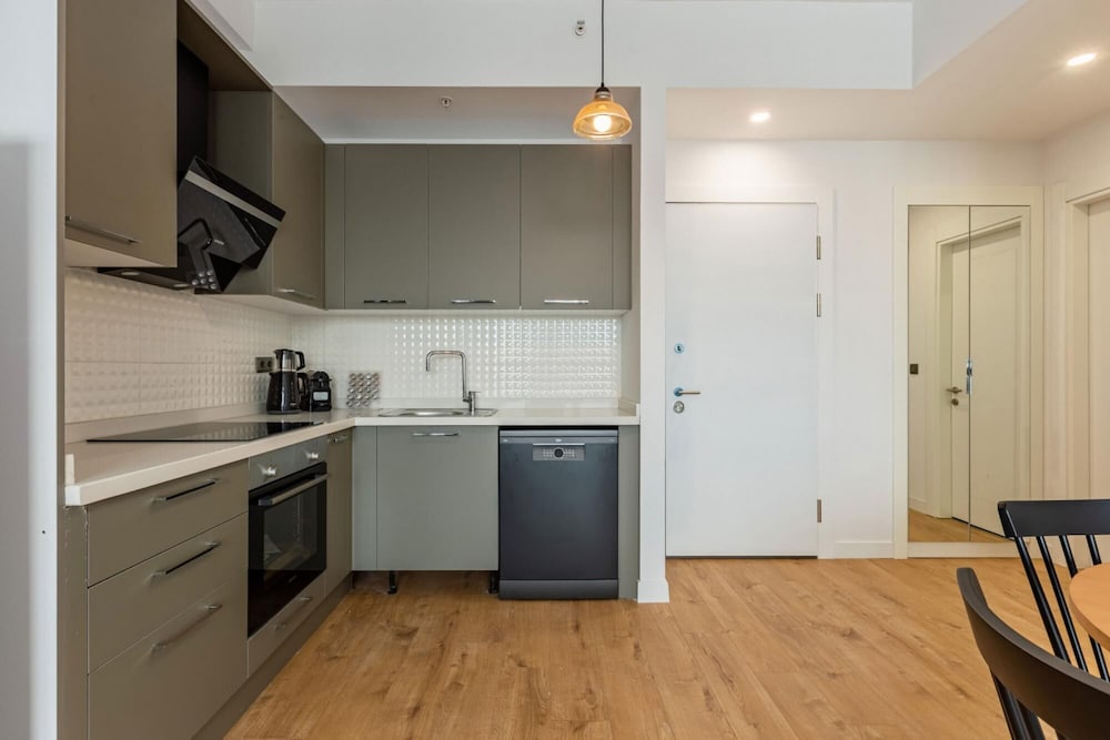Modern Flat With Fantastic City View in Kadikoy