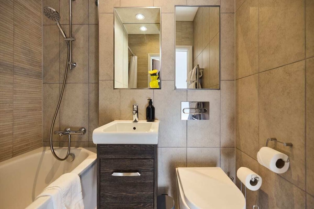 The Harlesden Place - Modern 3bdr Flat With Balcony
