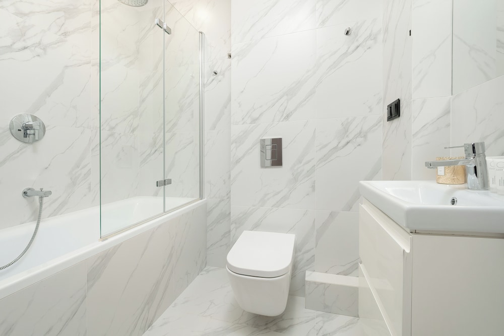 Studio With Bathub in Lodz by Renters