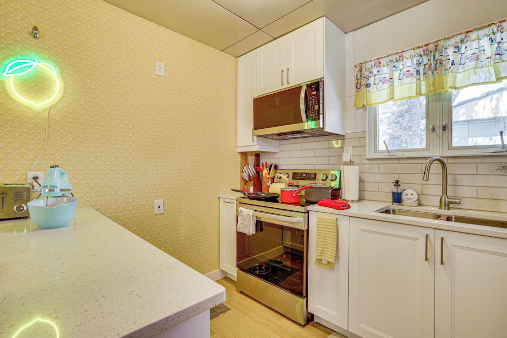 Lustron of the Lakes: Retro MCM Gem in Tangletown