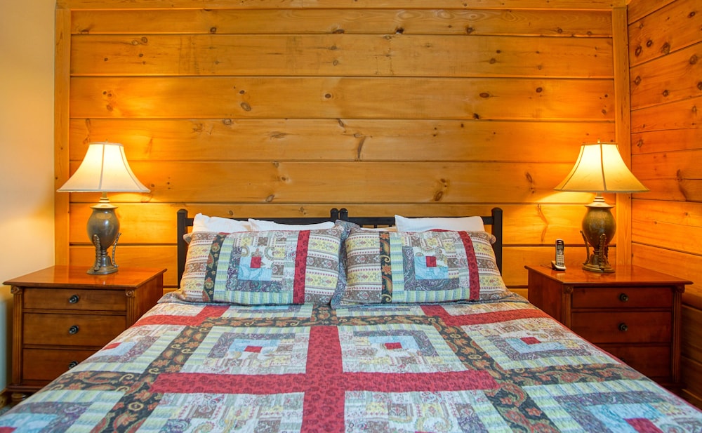 Loggers Run #7: 5 Bedrooms, 3.5 Bath: Slope Side. Overlooks The Ski Trail !