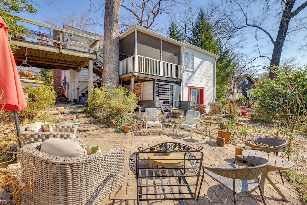 Walk to Downtown: Pet-friendly Cottage in Tyron