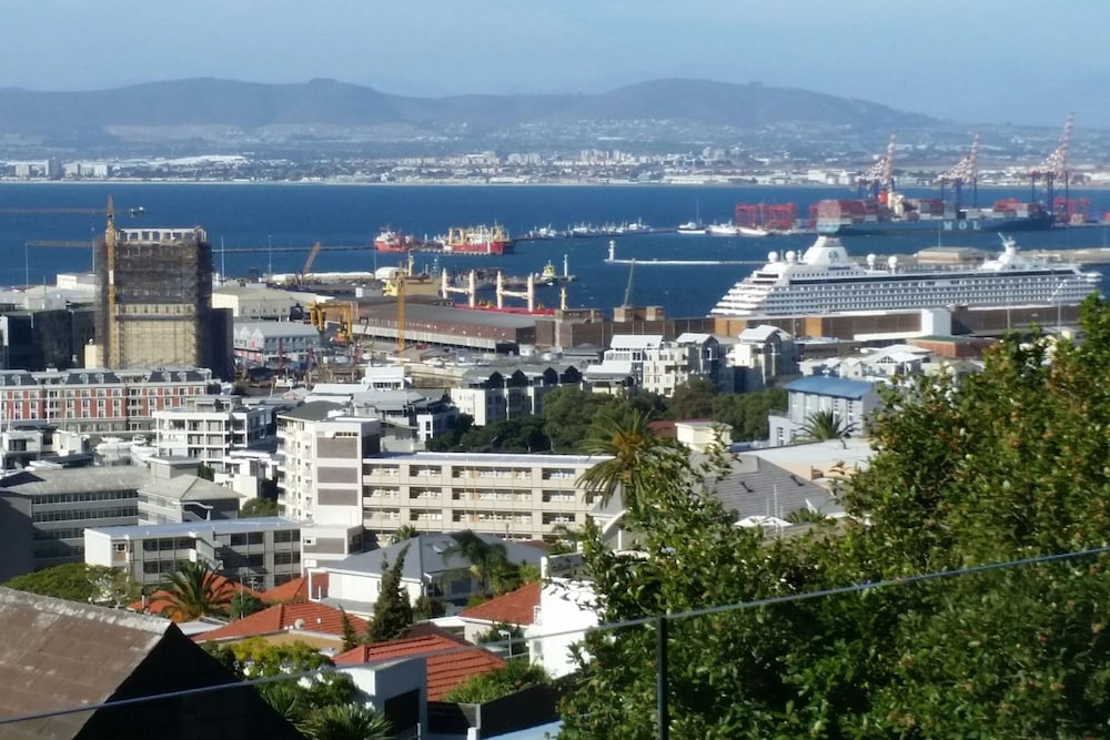 Spacious 3bed Apt Overlooking Cape Town Panova