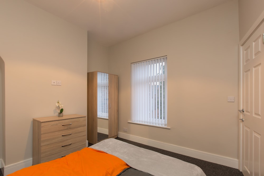 Stoke-on-trent Vacations - Townhouse  Rose Street Stoke - Property Image 3