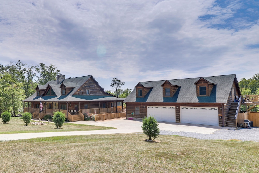 Garnerland in Luray Pet-friendly Cabin w/ Porch