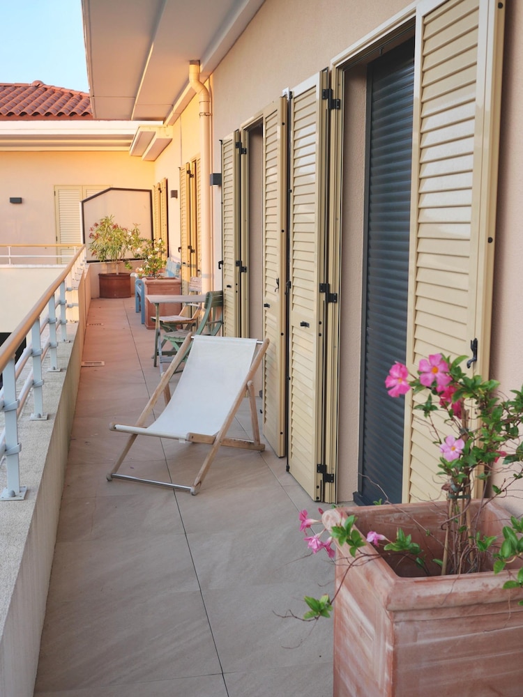 3 Bed Penthouse With Terrace Close to Beach- 2200