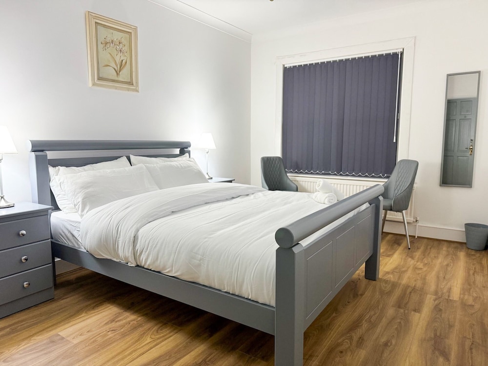 Modern North London Retreat - 7 Bedrooms