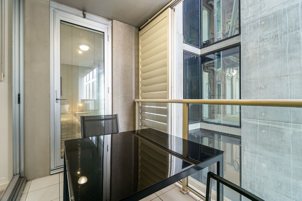 2-bed City Retreat With Gym and Pool Access