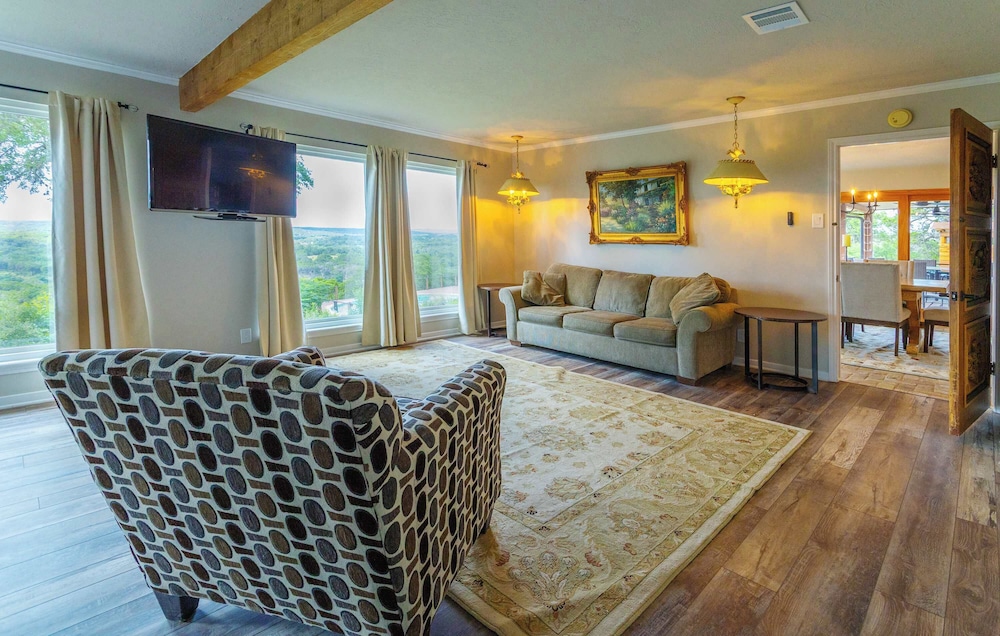 Valley View Retreat for 10
