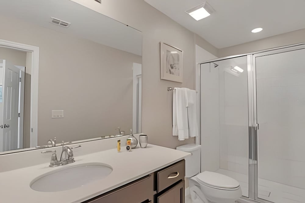Luxury 5-bed Home With Private Splash Pool