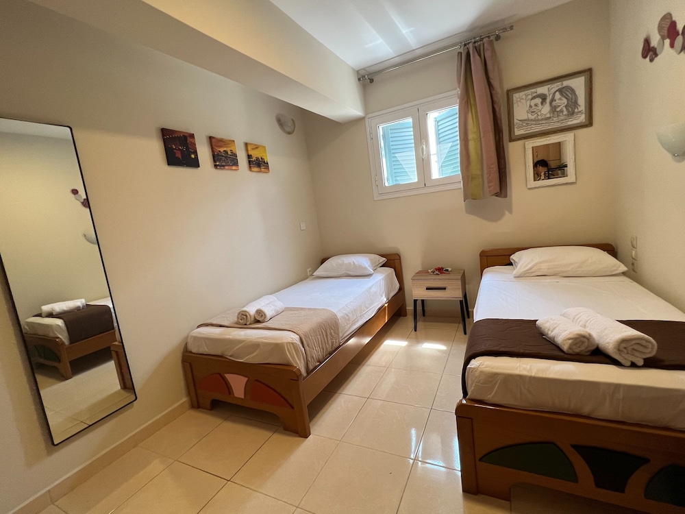 Kika Residence - 2 Bedroom House With Barbeque