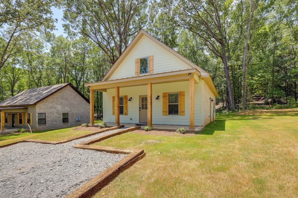 Walk to Sports Complex: Home in Millbrook!