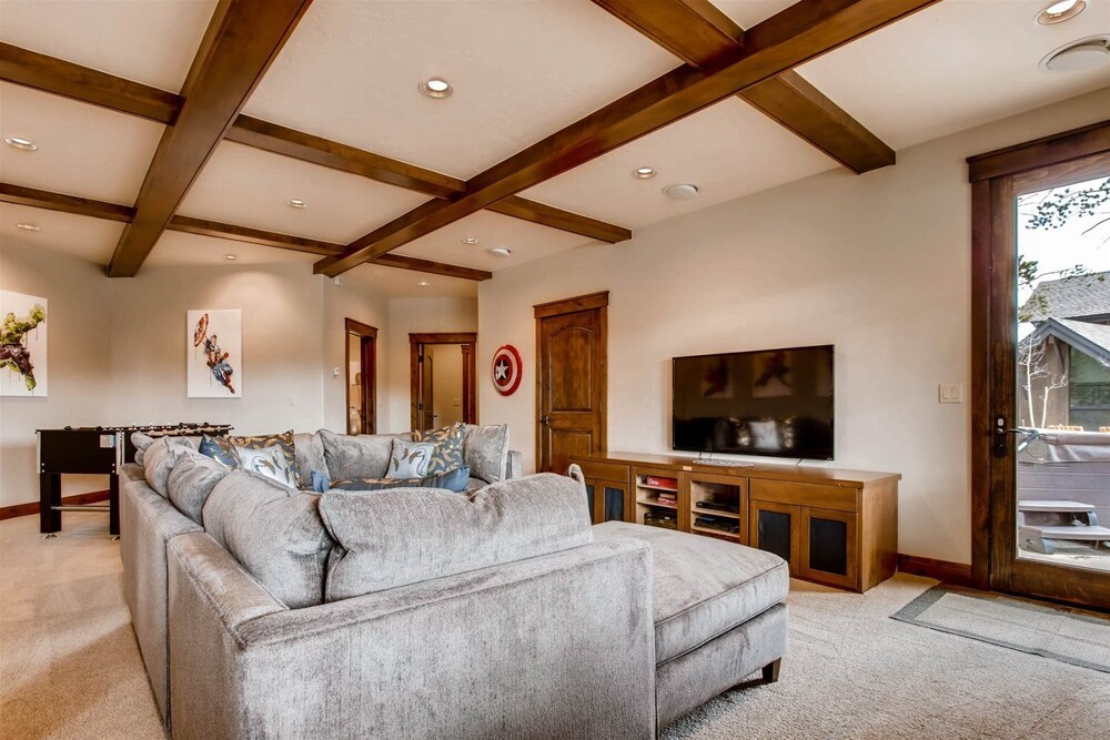 Breck_snowy_point_chalet