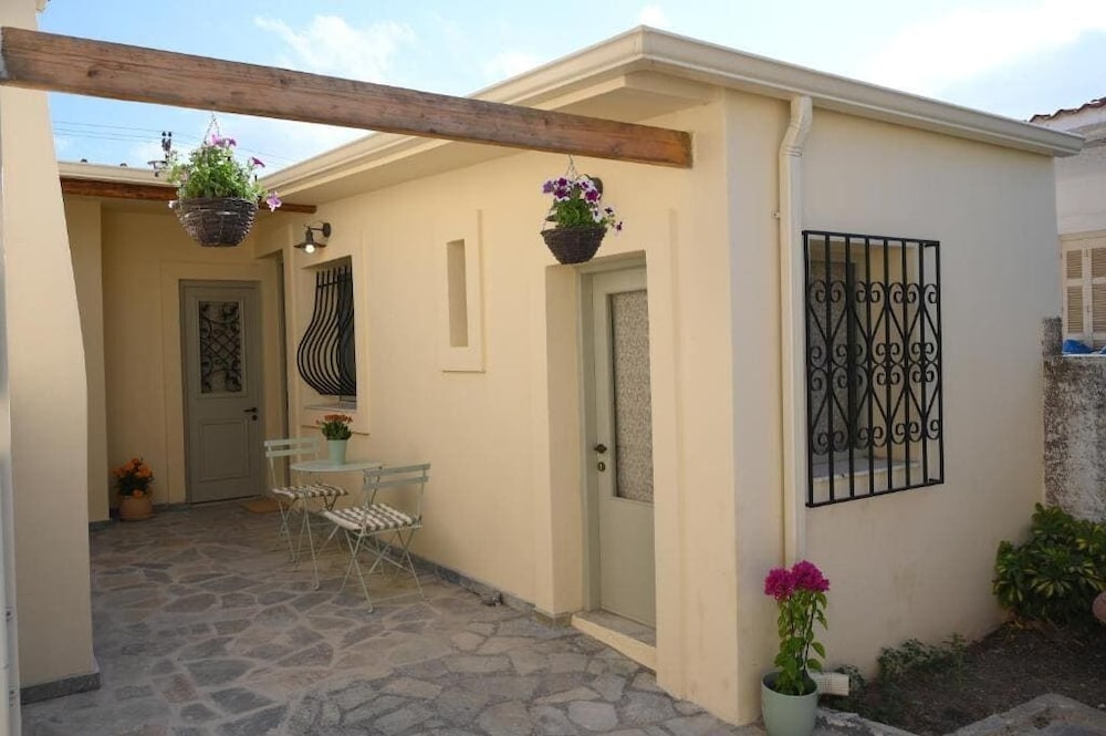 Elida Inn
