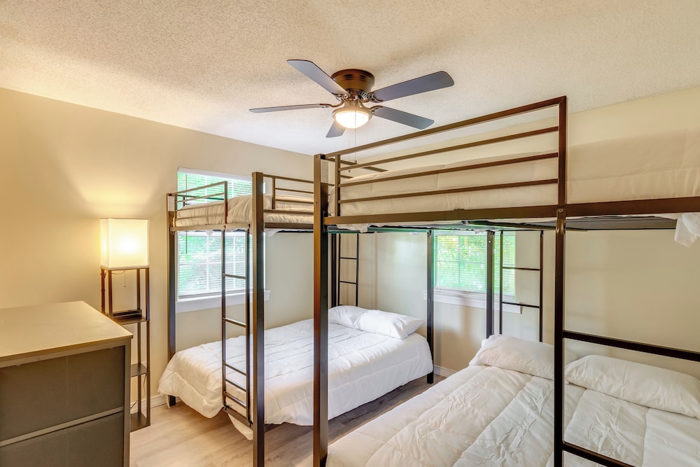 Game, Swim & Explore: Family Home in Pensacola